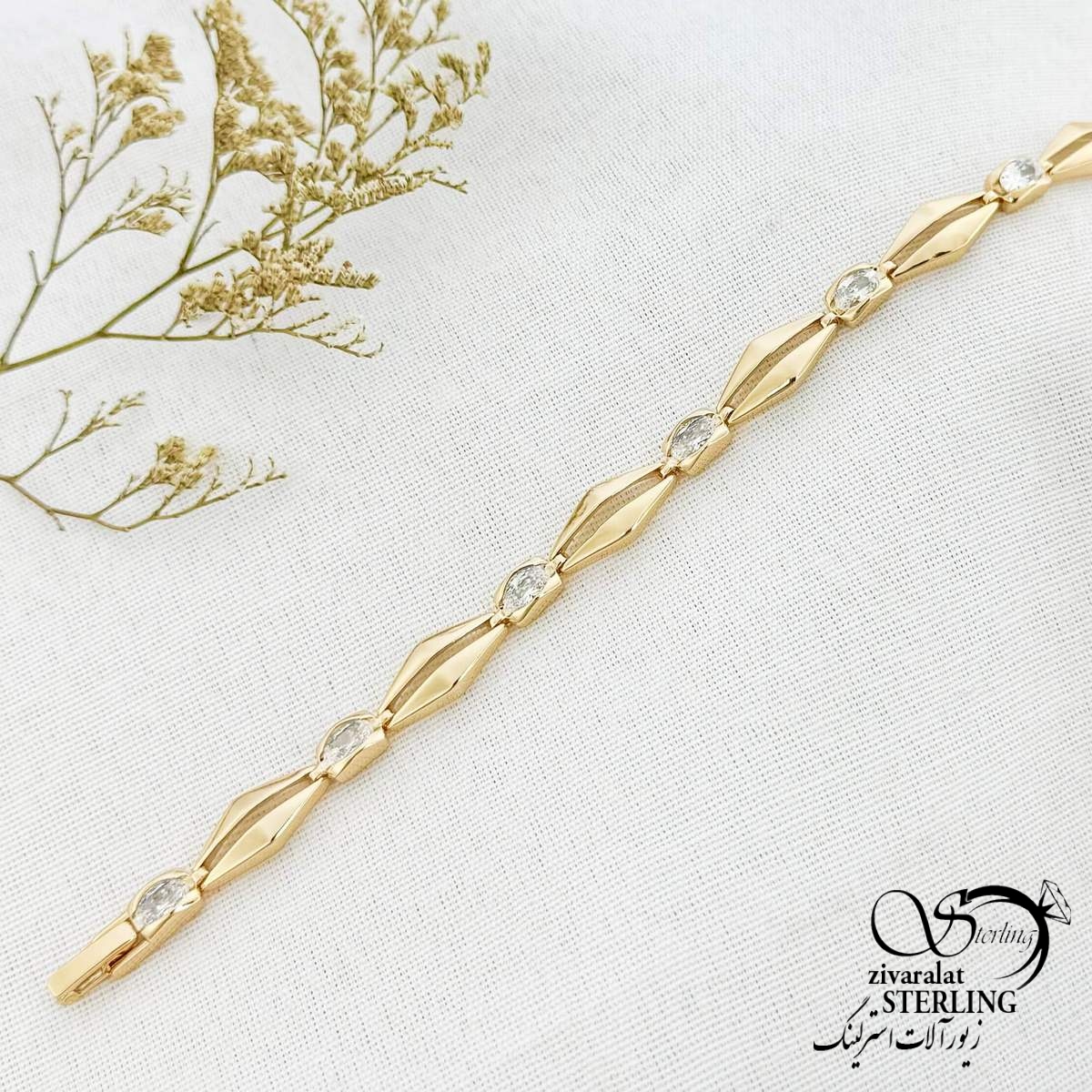دستبند لوزی نگین دار طرح طلا مارک ژوپینگ کد 14365 دستبند لوزی نگین دار طرح طلا مارک ژوپینگ کد 14365