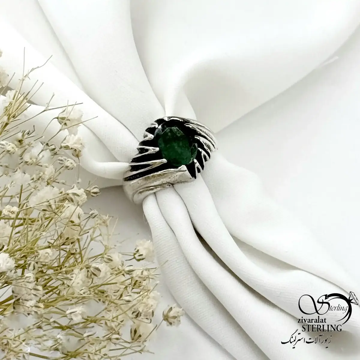 21441-n-11065.webp انگشتر نقره طرح خطی با سنگ زمرد کد 21441 - تصویر 1