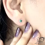 گوشواره قلبی نگین سبز (میخی) نقره کد 21596