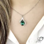 گردنبند طرح کلاسیک با نگین سبز کد 22175