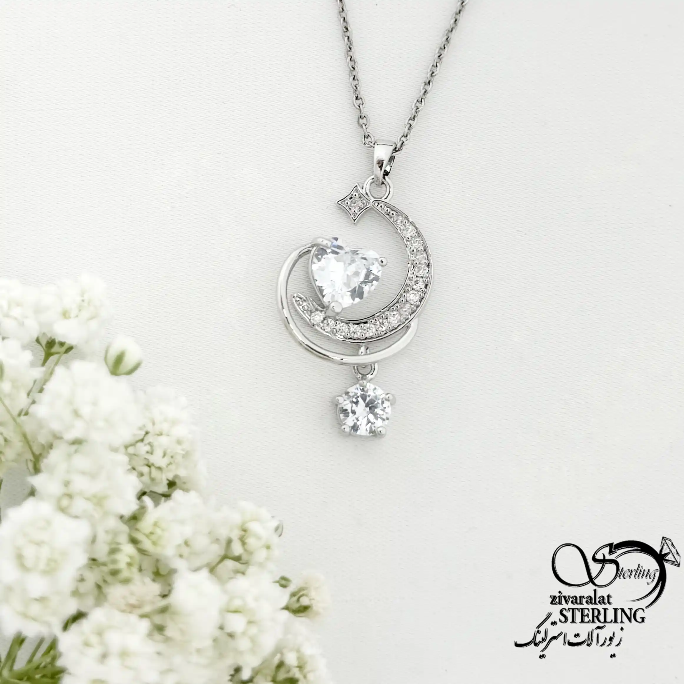 گردنبند کلاسیک طرح ماه و نگین قلبی کد 22182 گردنبند کلاسیک طرح ماه و نگین قلبی کد 22182