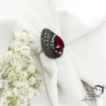 انگشتر نقره اشکی سیاه قلم (سنگ یاقوت سرخ) کد 22320