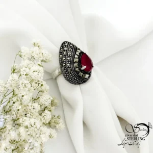 انگشتر نقره اشکی سیاه قلم (سنگ یاقوت سرخ) کد 22320